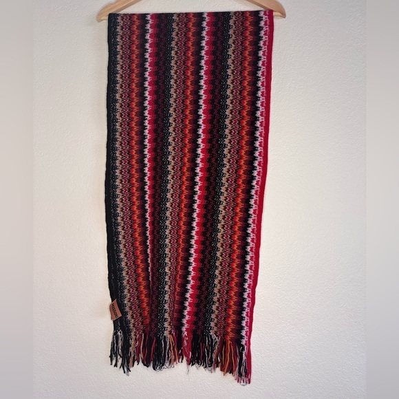 Missoni Wool Blend Classic Mountain pattern scarf red & iridescent with fringe - Picture 2 of 8